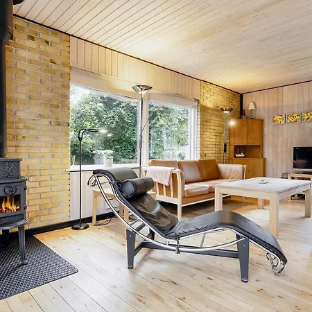 4 Star In Vaeggerlose Bøtø By